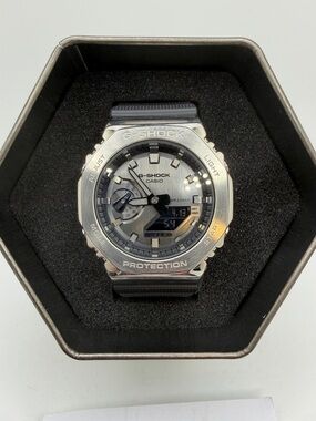 Like New Men's Casio G-Shock-GM-2100-1A Metal and Black Watch!